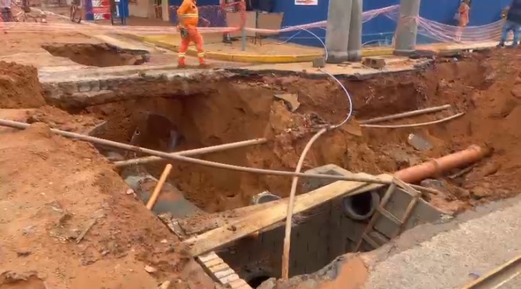 Após estragos causados por chuva, redes de água e de drenagem são refeitas