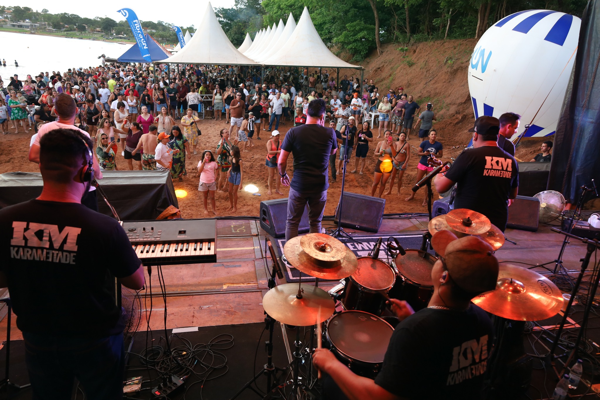 Raça Negra, Mariana Fagundes e eventos esportivos movimentam o Festival de Praia 2025