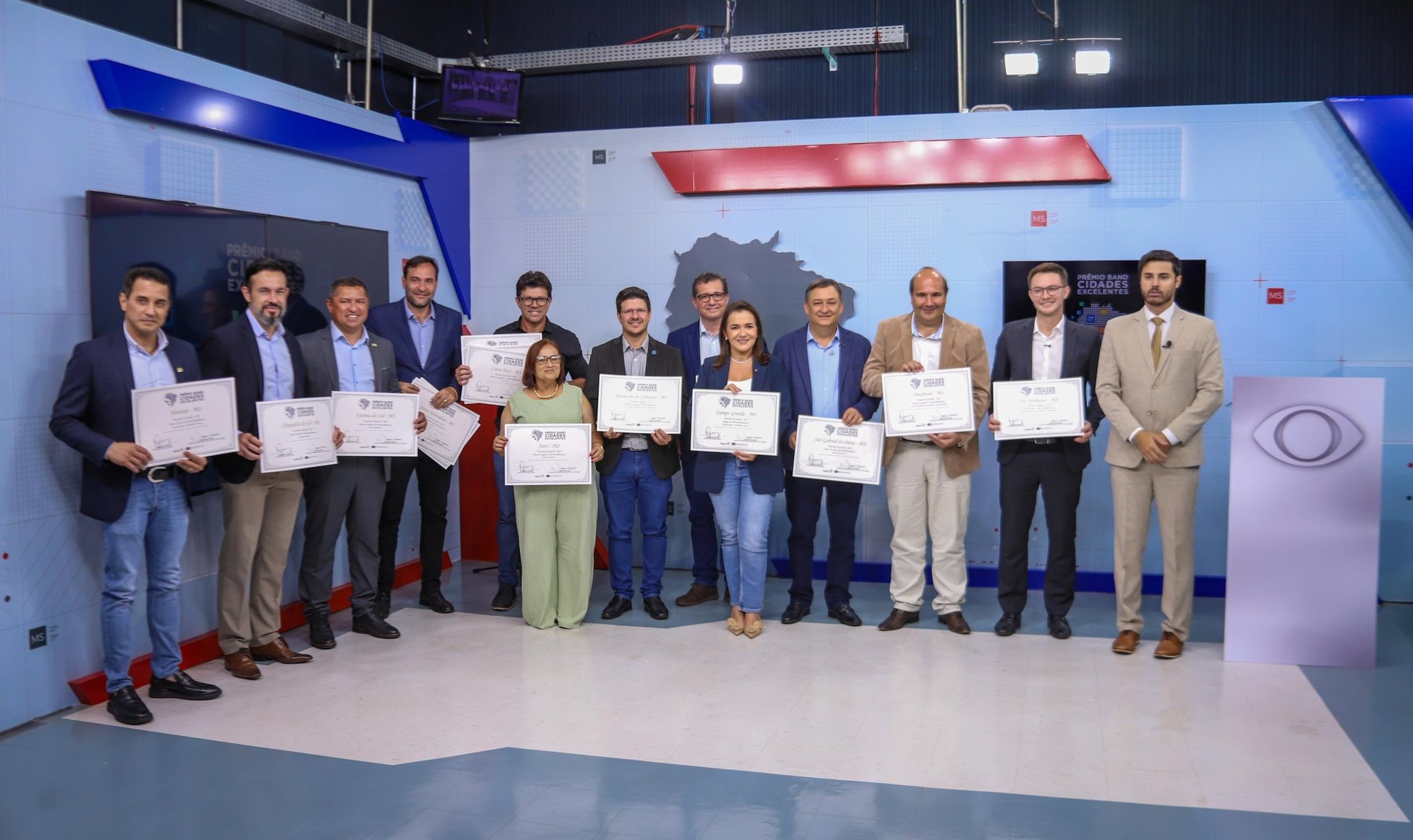 Município recebe honraria do Grupo Bandeirantes e Instituto Aquila por boas práticas na gestão pública