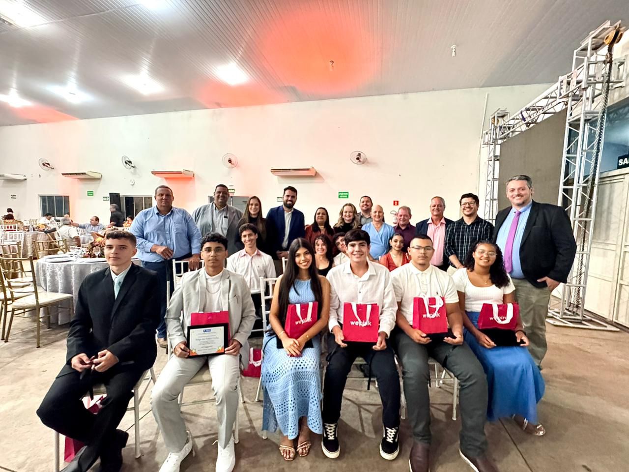 Cerimônia marca encerramento da edição 2025 do programa “Câmara Vai à Escola”