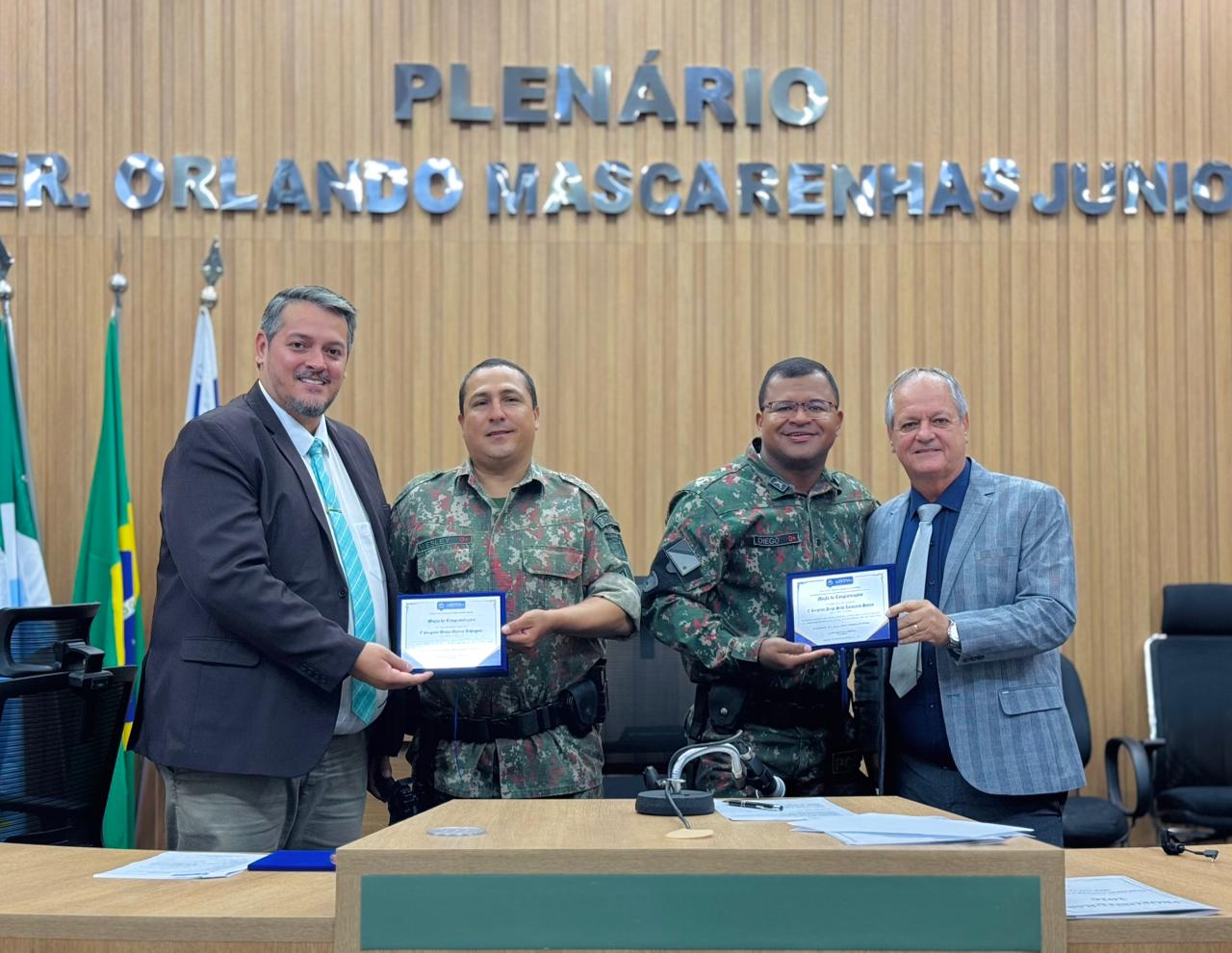 Câmara homenageia policiais ambientais por ato de bravura no Rio Paraná