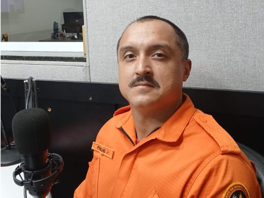 Bombeiro orienta população sobre técnicas de desengasgo e destaca importância do atendimento rápido