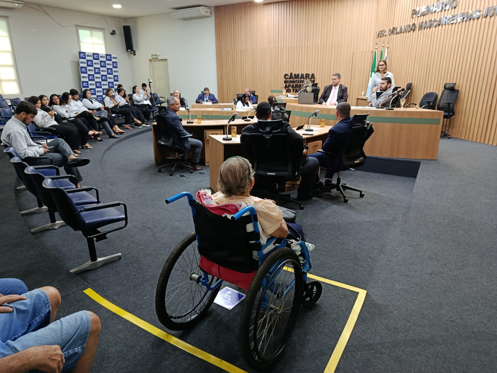 Câmara realiza sessão ordinária com 21 indicações e homenagem a antiga moradora