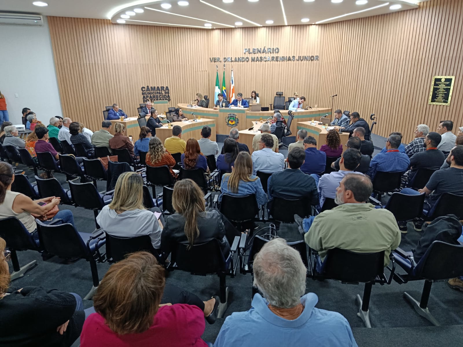 Câmara encerra semestre legislativo com aprovação do orçamento para 2027 e 16 indicações