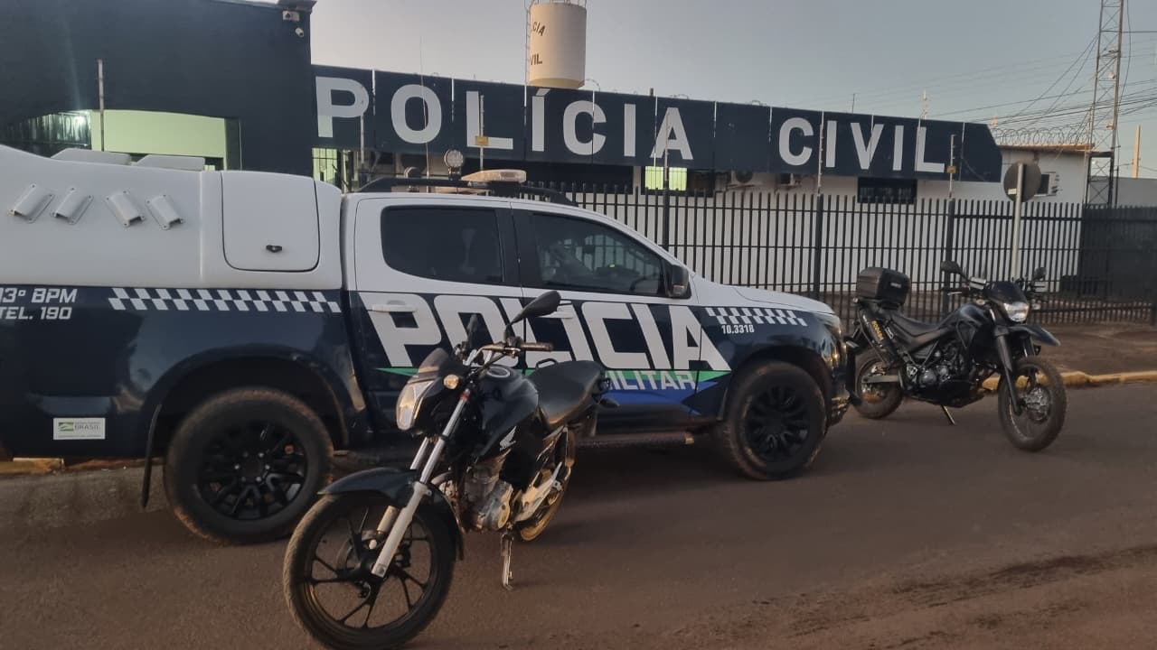 Mulher é presa após furtar moto e carteira com dinheiro