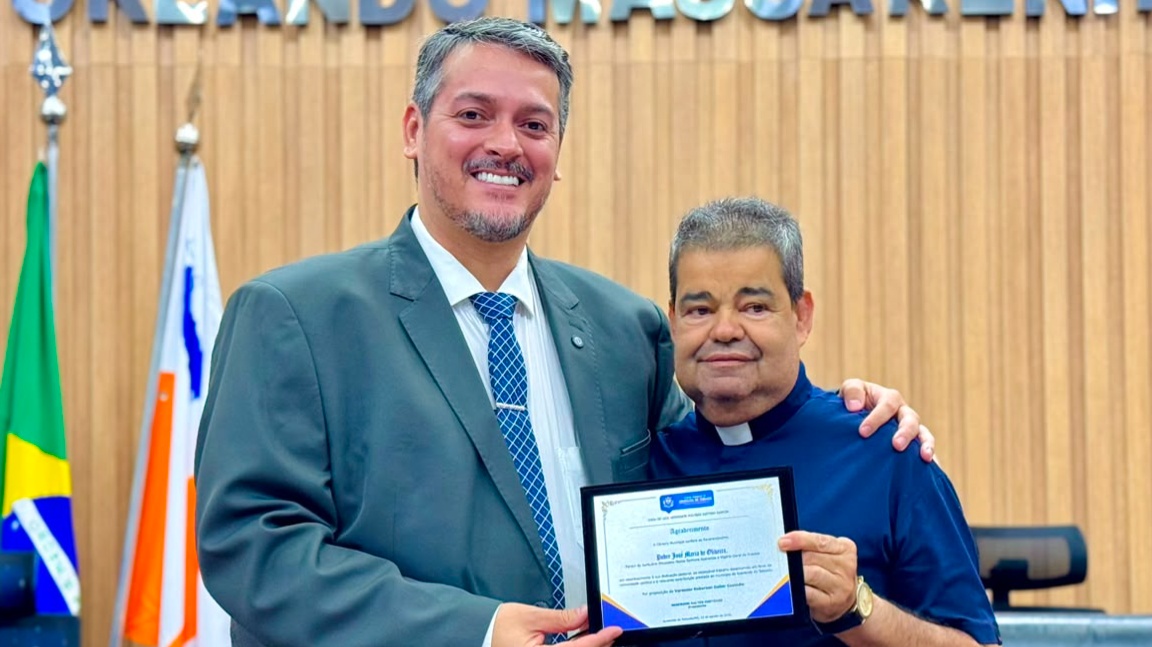 Câmara homenageia padre José Maria e projeto Capoeira para Todos